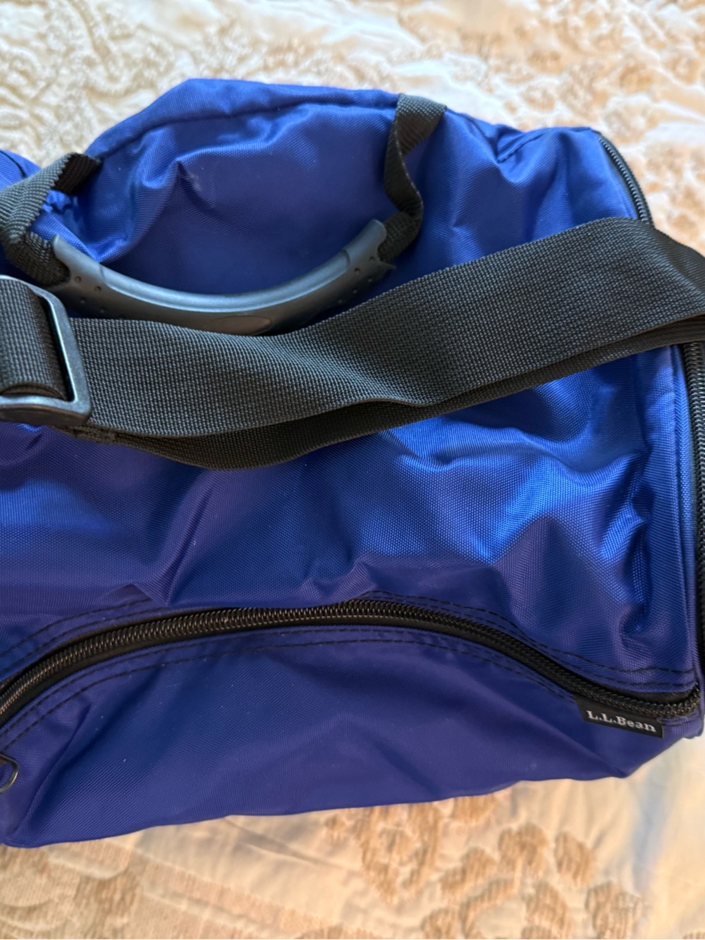 LL Bean Large Blue Toiletry Bag with Adjustable Strap and Lots of Pockets